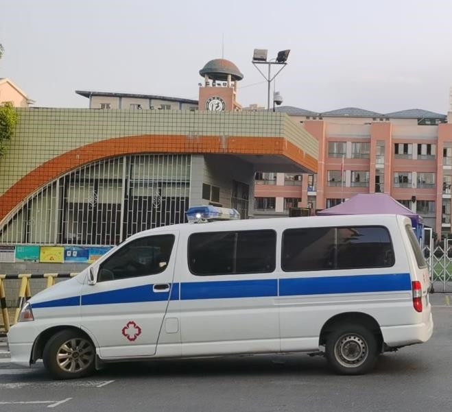 奉化救护车出租护送骨折病人一公里多少钱